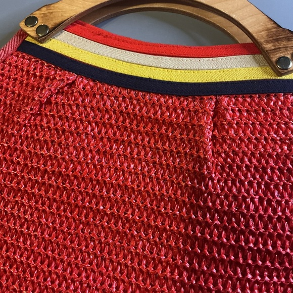 Vintage Red Raffia Handbag Purse Tote Clutch Woven Tote with Wooden Handles - Picture 2 of 5